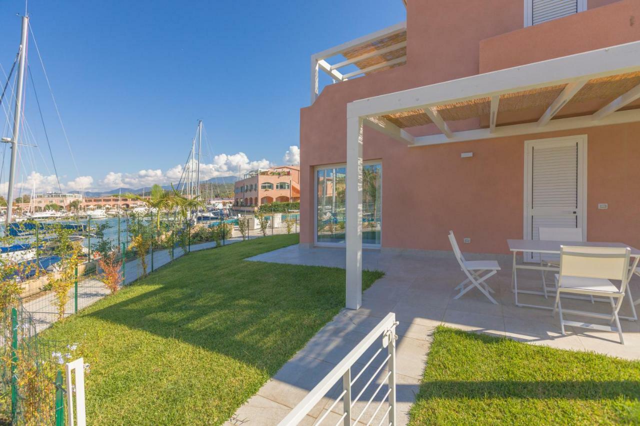 Residence Delfino, Portorosa Furnari Exterior foto