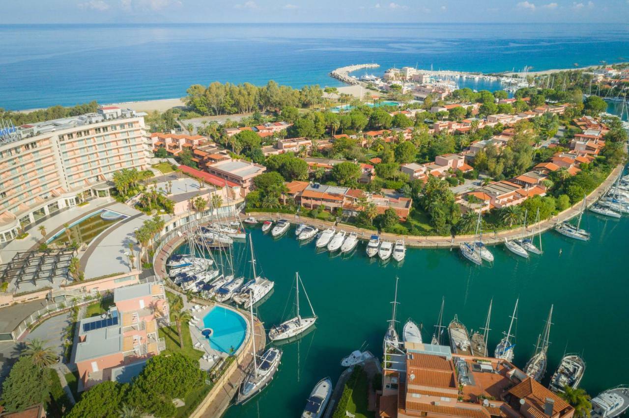 Residence Delfino, Portorosa Furnari Exterior foto