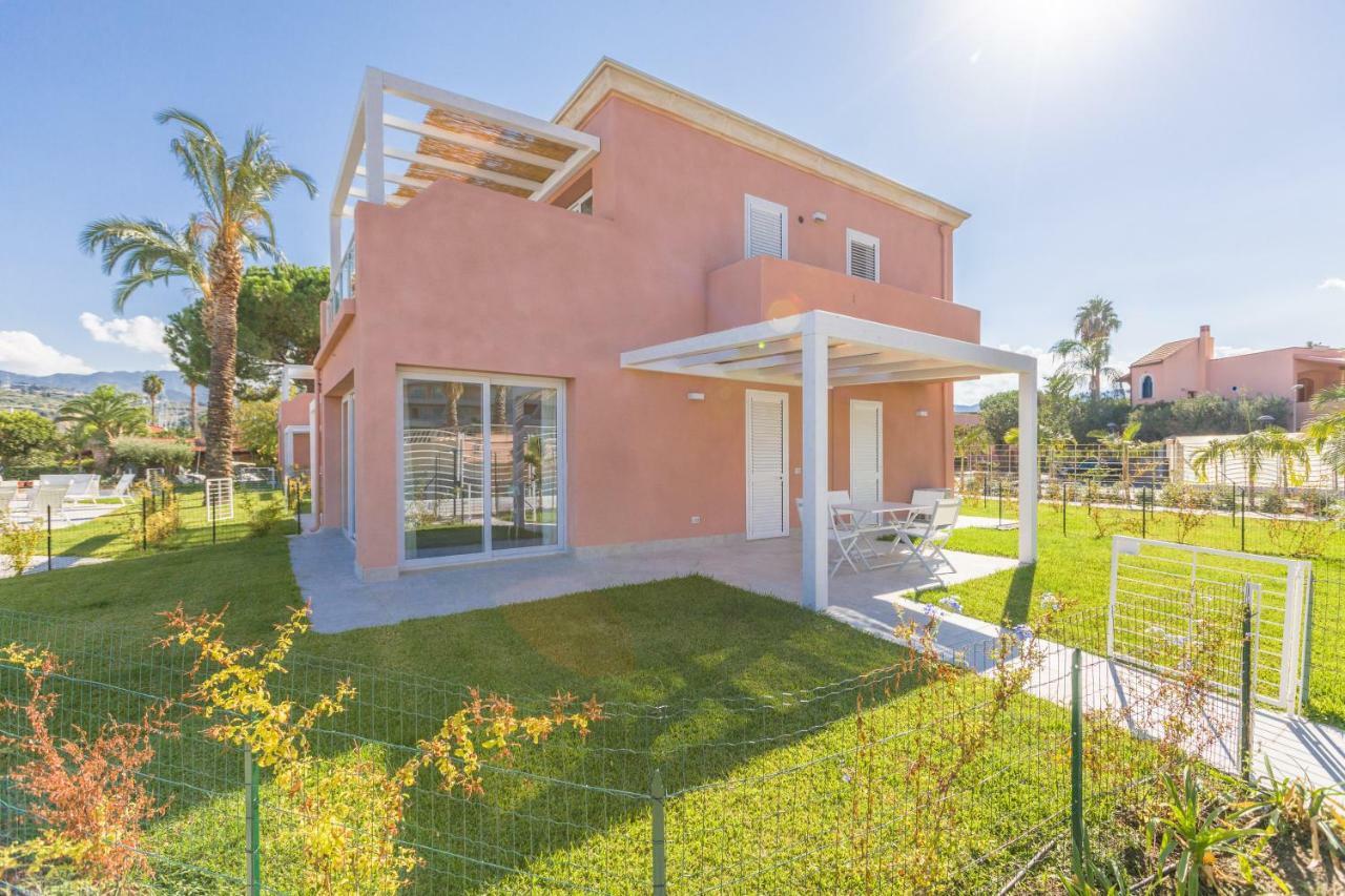 Residence Delfino, Portorosa Furnari Exterior foto